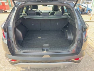 Hyundai Tucson Hyundai Tucson 1.6 T MHEV BlackLine 4WD Automaat , Trekhaak 1.650kg Trekgewicht ,  Panorama Dak , Stoel & Stuur verwarming ,  Navigatie & Camera , Parkeerhulp voor & achter, Keyless entry , Electr Achter klep , IQ telefoonlader - afbeelding nr 18