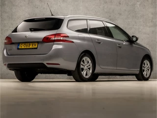 Peugeot 308 Peugeot 308 SW 1.2 PureTech Sport (PANORAMADAK, APPLE CARPLAY, GROOT NAVI, PARKEERSENSOREN, GETINT GLAS, SPORTSTOELEN, LANE ASSIST, CRUISE, NIEUWE APK, NIEUWSTAAT) - afbeelding nr 5
