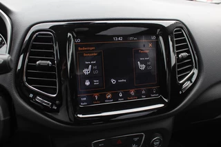 Jeep Compass Jeep Compass 1.4 MultiAir Limited 4x4 / Trekhaak / Camera / Half leder / Navigatie / Keyless / 17'' / Stuurverwarming / DAB / Stoelverwarming / Cruise Control - afbeelding nr 21
