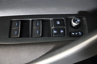 Toyota Corolla Toyota Corolla 1.8 Hybrid Business Plus / Aut / Camera / Acc / Lane Assist / Dode Hoek / Massage / Stoelverkoeling / Led / 17 Inch - afbeelding nr 25