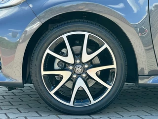 Toyota Yaris Toyota Yaris 1.5 Hybrid Executive Automaat | Pano | Navi | NL auto - afbeelding nr 4
