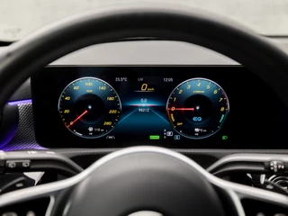 Mercedes-Benz A-Klasse Mercedes-Benz A-Klasse 250 e Business Solution Luxury 218Pk Automaat (GROOT NAVI, SFEERVERLICHTING, WIDESCREEN, CAMERA, LEDER, STOELVERWARMING, SPORTSTOELEN, CRUISE, LANE ASSIST, NIEUWSTAAT) - afbeelding nr 22