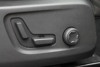 Volvo XC40 Volvo XC40 T4 Recharge R-Design | Stoelverwarming | Parkeercamera | BLIS | Pilot Assist | Electr. Stoelen | Glossy Black | Keyless - afbeelding nr 41