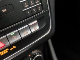 Mercedes-Benz CLA Mercedes-Benz CLA Shooting Brake 180 AMG Sport Automaat (GROOT NAVI, LEDER, CAMERA, GETINT GLAS, STOELVERWARMING, PORTSTOELEN, PARKEERSENSOREN, CRUISE, ZWART HEMEL, NIEUWE APK, NIEUWSTAAT) - afbeelding nr 10
