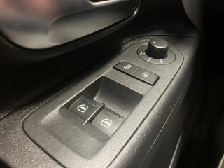 Volkswagen up! Volkswagen UP! High Up! 75PK !!| Black pakket | Climate control | Cruise control | Parkpilot| 17