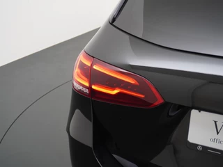 Mercedes-Benz B-Klasse Mercedes-Benz B-Klasse 180 AMG // Panoramadak // Camera // Augemented Reality // Carplay // Elek. Achterklep // Night Pakket // Cruise Control - afbeelding nr 3
