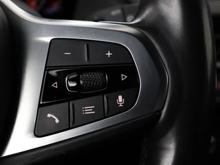 BMW 1 Serie BMW 1-serie 118i M Sport | Trekhaak | Carplay | Navigatie |  Sportstoelen | Half leder | Full LED | Climate control | Parkeerhulp - afbeelding nr 15