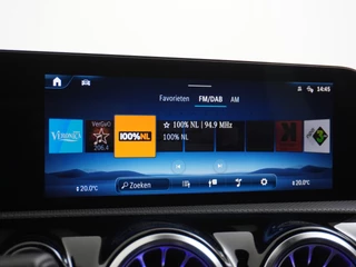 Mercedes-Benz A-Klasse Mercedes-Benz A-Klasse A180 AMG // Multibeam LED // Sfeerverlichting // Adaptief Onderstel // 19