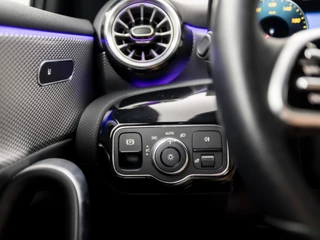 Mercedes-Benz A-Klasse Mercedes-Benz A-Klasse 250 e Business Solution Luxury 218Pk Automaat (GROOT NAVI, SFEERVERLICHTING, WIDESCREEN, CAMERA, LEDER, STOELVERWARMING, SPORTSTOELEN, CRUISE, LANE ASSIST, NIEUWSTAAT) - afbeelding nr 27
