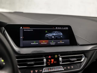 BMW 1 Serie Automaat (APPLE CARPLAY, GROOT NAVI, LEDER, LIVE COCKPIT PRO, SFEERVERLICHTING, SPORTSTOELEN, LED KOPLAMPEN, CRUISE, NIEUWE APK, NIEUWSTAAT) - afbeelding nr 25