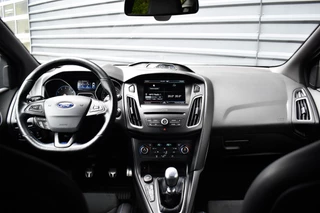 Ford Focus Ford Focus 2.3 RS 350pk | Dealer onderhouden | Milltek | Recaro Schaalstoelen | Camera | Stuurverwarming | - afbeelding nr 4