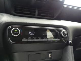Toyota Yaris Toyota Yaris 1.5 Hybride Dynamic | Apple Carplay | Camera | Navi | - afbeelding nr 10