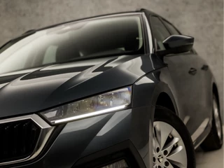Škoda Octavia Automaat (APPLE CARPLAY, GROOT NAVI, VIRTUAL COCKIT, CAMERA, STOELVERWARMING, SPORTSTOELEN, LED KOPLAMPEN, CRUISE, PARKEERSENSOREN, NIEUWE APK, NIEUWSTAAT) - afbeelding nr 17