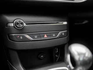 Peugeot 308 (PANORAMADAK, NAVIGATIE, CLIMATE, LEDER/ALCANTARA, CAMERA, LED KOPLAMPEN, SPORTSTOELEN, PARKEERSENSOREN, CRUISE, NIEUWE APK, NIEUWSTAAT) - afbeelding nr 10