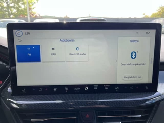 Ford Focus Ford Focus 1.0 EcoBoost Hybrid ST Line 125PK Winterpack Cruise Navi Camera SYNC4 Climate Privacy Glass Parkeersensoren *Sportief* - afbeelding nr 21