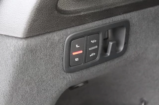 Audi SQ7 Audi SQ7 4.0 TDI quattro GRIJS KENTEKEN / Trekhaak / Panoramadak / 360Camera / Head-up / 23'' / Luchtvering / Keyless / Bose / Dodehoek / DAB / Apple CarPlay / Nachtzicht / Matrix LED / ACC / Stoelverwarming - afbeelding nr 19