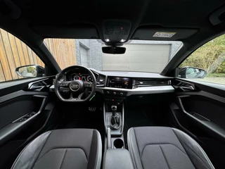 Audi A1 Sportback Audi A1 Sportback 30 TFSI S Line Automaat | Apple CarPlay | LED verlichting | Parkeersensoren achter | Rode remklauwen | Airconditioning | Cruise control | Lane assist | Half leer/stof - afbeelding nr 3