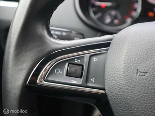 Škoda Octavia Skoda Octavia Combi 1.6 TDI Trekhaak CarPlay PDC Stoelverwarming - afbeelding nr 18