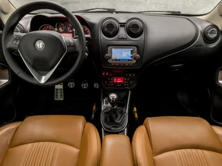 Alfa Romeo MiTo (NAVIGATIE, CLIMATE, CRUISE, STOELVERWARMING, LEDEREN SPORTSTOELEN, PARKEERSENSOREN, LM VELGEN, NIEUWSTAAT) - afbeelding nr 6