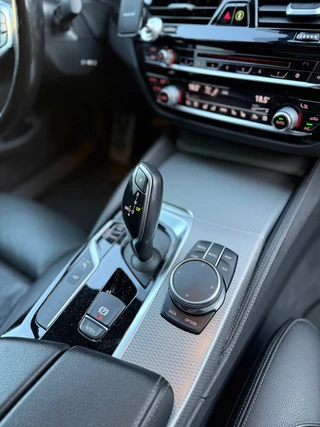 BMW 5 Serie BMW 5-serie M550i xDrive M-Pakket|Pano|Softclose|B&W|Alcantara|360|Leder - afbeelding nr 38