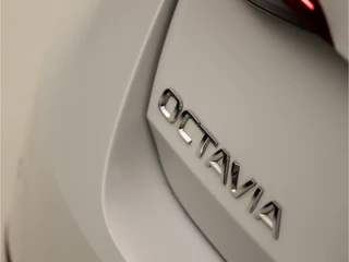 Škoda Octavia Škoda Octavia 1.0 e-TSI Sport Automaat (APPLE CARPLAY, GROOT NAVI, CAMERA, GETINT GLAS, SPORTSTOELEN, STOELVERWARMING, KEYLESS, CRUISE, NIEUWE APK, NIEUWSTAAT) - afbeelding nr 33