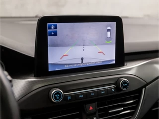 Ford Focus Automaat (PANORAMADAK, APPLE CARPLAY, GROOT NAVI, STUUR/STOELVERWARMING, GETINT GLAS, ADAPTIVE CRUISE, TREKHAAK, PARKEER ASSISTENT, NIEUWE APK, NIEUWSTAAT) - afbeelding nr 17