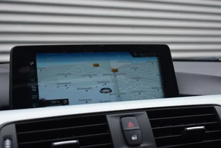 BMW 3 Serie BMW 3 Serie 330E HIGH EXEC. / SCHUIF KANTELDAK / STOELVERWARMING / LEDERE BEKLEDING - afbeelding nr 20