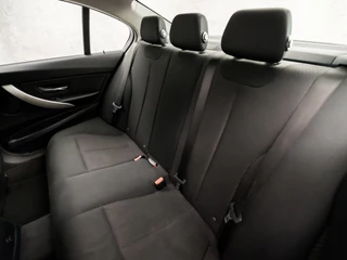 BMW 3 Serie BMW 3 Serie 318i Executive Sportline Automaat (NAVIGATIE, DEALER ONDERHOUDEN, CLIMATE, PARKEERSENSOREN, SPORTSTOELEN, LED KOPLAMPEN, CRUISE, NIEUWE APK, NIEUWSTAAT) - afbeelding nr 14