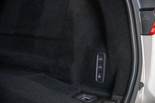 Volvo XC60 Volvo XC60 2.0 T8|455PK AWD|Org NL|1ste Eig|Ultimate Bright|Luchtv.|Bowers & Wilkins|Trekhaak|Head-Up|Pano|Crystal|Dealer Onderhouden - afbeelding nr 50