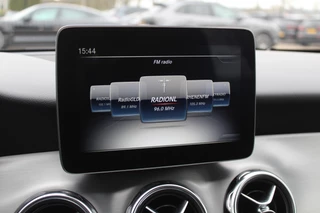 Mercedes-Benz GLA Mercedes-Benz GLA 180 Business Solution AMG / Camera / Apple CarPlay / Half leder / 19'' / Navigatie / Stoelverwarming / Cruise Control - afbeelding nr 21
