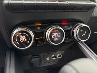 Renault Clio Renault Clio 1.0 TCe ECO-G 100 techno AUTOMAAT / CAMERA / NAVI / CARPLAY / ECC / ZGAN - afbeelding nr 30