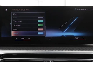 BMW 3 Serie BMW 3-serie 320e M Sport | Head-Up | Stoel & stuurverwarming |  Adaptive cruise | Sportstoelen | Adaptief LED | Sfeerverlichting | Camera | Carplay | Leder/Alcantara - afbeelding nr 17