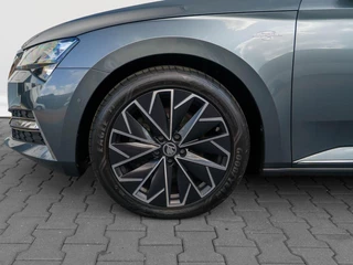 Škoda Superb Skoda Superb Combi 1.4 TSI iV 218pk Laurin & Klement | Leder | Panoramadak | 360 Camera | Trekhaak - afbeelding nr 46