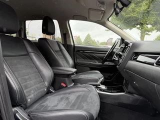 Mitsubishi Outlander Mitsubishi Outlander 2.0 PHEV Executive Edition Navi,Camera,Alcantara,Trekhaak,Stoelverkoeling,Stoelverwarming,Pdc V+A,Clima,Cruise,Dealer Onderhouden,Nieuwe Apk bij Aflevering - afbeelding nr 7