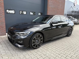 BMW 3 Serie BMW 3-serie 330i High Executive, M Pakket, Schuifdak, 19