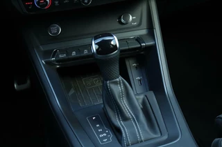Audi Q3 Audi Q3 35 TFSI / 3x S-Line / 150PK / Automaat / Navi / Matrix LED / Keyless / 19
