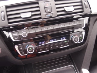 BMW 3 Serie BMW 3 Serie Touring 320i High Executive AUTOMAAT / M-SPORT / LCI / VIRTUAL / CAMERA / PANORAMADAK / FULL LED / LEDER / STOELVERW / NL-AUTO / 1STE EIG - afbeelding nr 33