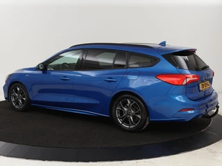 Ford Focus Ford Focus 1.0 EcoBoost ST Line | Stoel & stuurverwarming |  Camera | Trekhaak | Climate control | Carplay | Navigatie | Cruise control - afbeelding nr 2