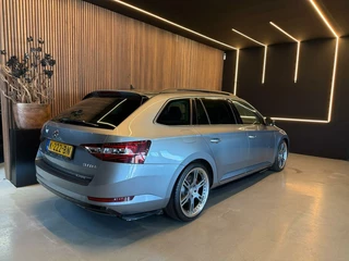 Škoda Superb Skoda Superb Combi 2.0 TDI Laurin & Klement Pano 190pk DSG - afbeelding nr 30