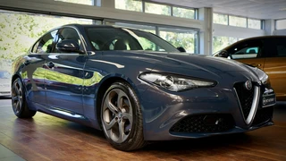 Alfa Romeo Giulia 2.0T Super | Sport uitlaat | leder | Breedset | 12 mnd Bovag |