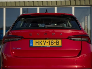 Škoda Octavia Škoda Octavia Combi 1.5 TSI MHEV Business Edition Plus | Matrix LED | Chrome pakket | Stoel-, Stuur- & voorruitverwarming | Navi 13inch | Elektr.trekhaak | El. achterklep m.sensor | ACC | - afbeelding nr 39