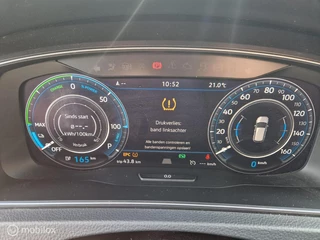 Volkswagen e-Golf Volkswagen e-Golf 36kWh | Warmtepomp | Navigatie |trekhaak - afbeelding nr 6