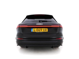 Audi e-tron Audi e-tron 50 Quattro S-Line Launch-Edition-Black 71 kWh (INCL-BTW) *PANO | LEATHER-MICROFIBRE | DIGI-COCKPIT | FULL-LED | MEMORY-PACK | ADAPTIVE-CRUISE | HEATED-SPORTSEATS | NAVI-FULLMAP | KEYLESS | SHIFT-PADDLES | 20
