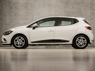 Renault Clio Renault Clio 0.9 TCe Sport (NAVIGATIE, LM VELGEN, CRUISE, SPORTSTOELEN, BASS REFLEX, ELEK RAMEN, NIEUWE APK, NIEUWSTAAT) - afbeelding nr 2