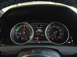 Volkswagen Golf Volkswagen Golf 1.4 TSI PHEV GTE / Dealer Onderhouden / Stoelverwarming / LED Koplampen - afbeelding nr 6