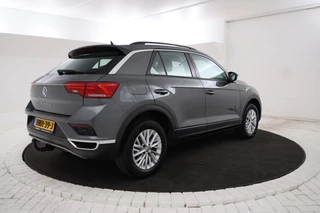 Volkswagen T-Roc Cruise Control, Panoramadak, Trekhaak, Airco, Parkeersensoren - afbeelding nr 4