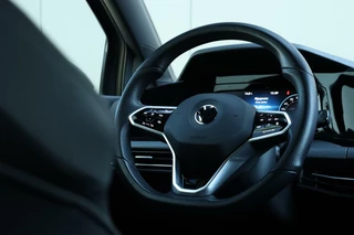 Volkswagen Golf Volkswagen Golf 8 Variant 1.5 eTSI / 3x R-Line / DSG / ACC / Matrix / DAB / LED / Trekhaak / 19
