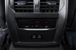 BMW 3 Serie BMW 3 Serie Touring 330e 292 PK xDrive High Executive M-Sport - Automaat | Dig. Cockpit | Cruise | Stoelverw. | PDC | 360 Camera | NAV + App. Connect | ECC | Elek. Klep | DAB | LM 18