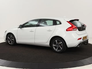 Volvo V40 Volvo V40 2.0 D2 R-Design | Stoelverwarming | Trekhaak |  Xenon | Leder/Alcantara | Navigatie | Parkeerhulp | Climate control - afbeelding nr 2