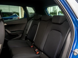 SEAT Arona SEAT Arona 1.0 EcoTSI 116pk FR DSG | Full LED | Keyless | ParkAssist + Camera | App-Connect | Armsteun vóór | Black Pack | Wireless Charge - afbeelding nr 6